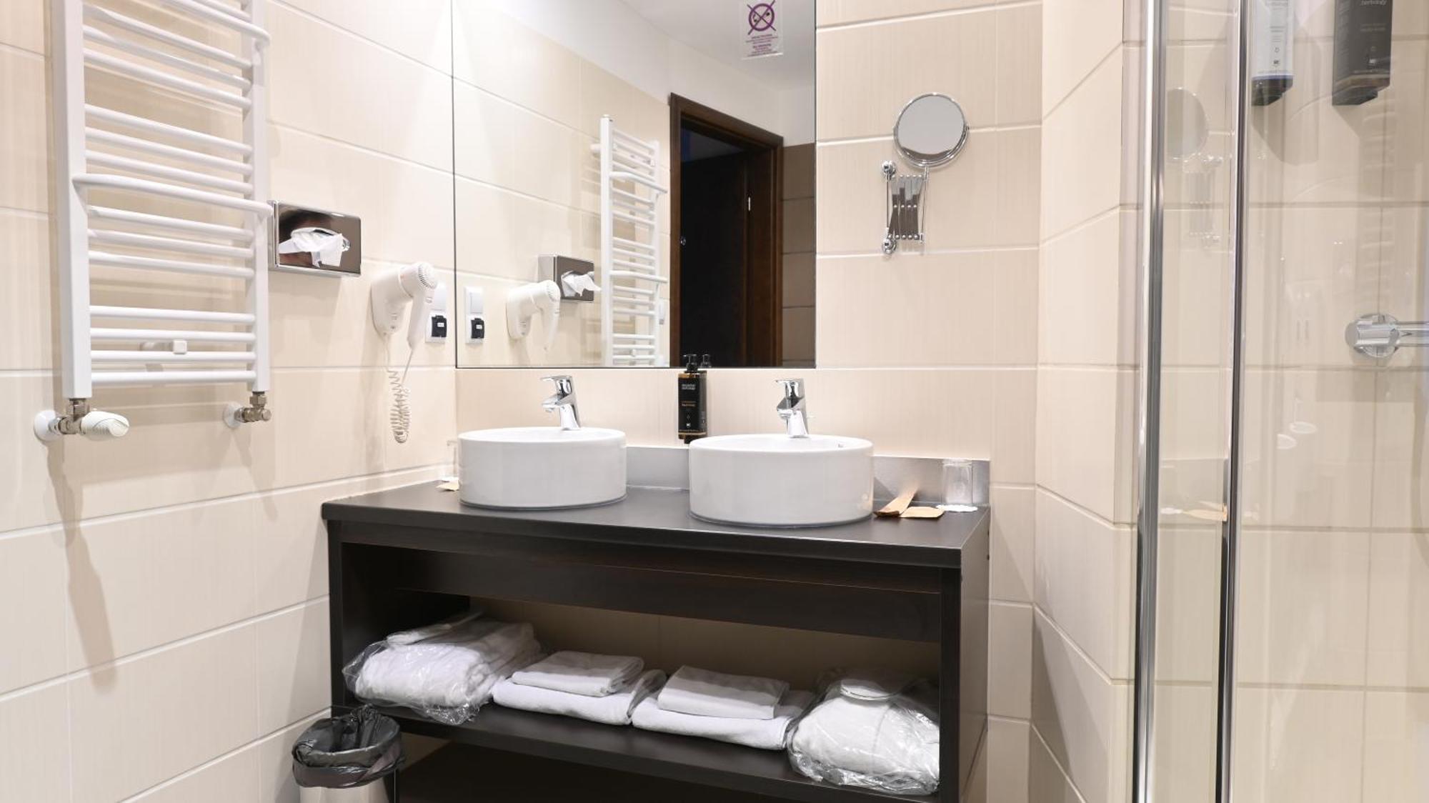 Vestil Hotel Piotrków Trybunalski Eksteriør bilde