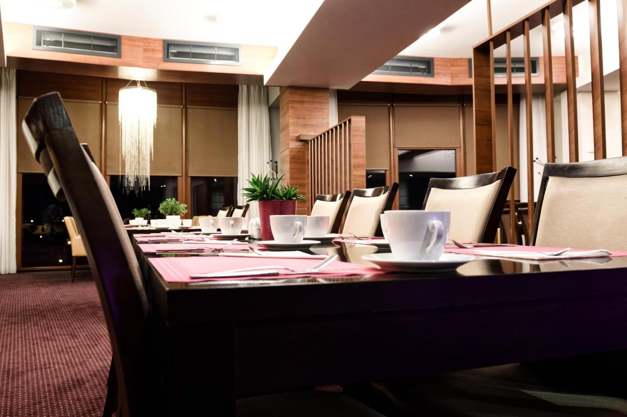 Vestil Hotel Piotrków Trybunalski Eksteriør bilde