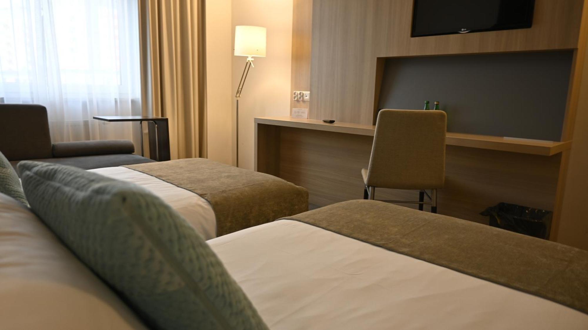 Vestil Hotel Piotrków Trybunalski Eksteriør bilde