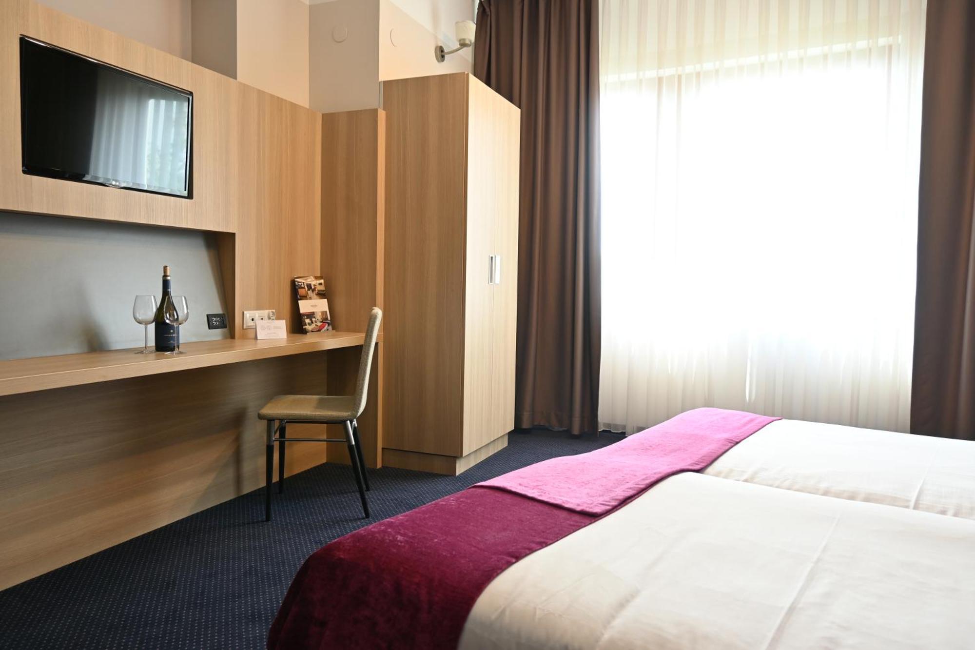 Vestil Hotel Piotrków Trybunalski Eksteriør bilde