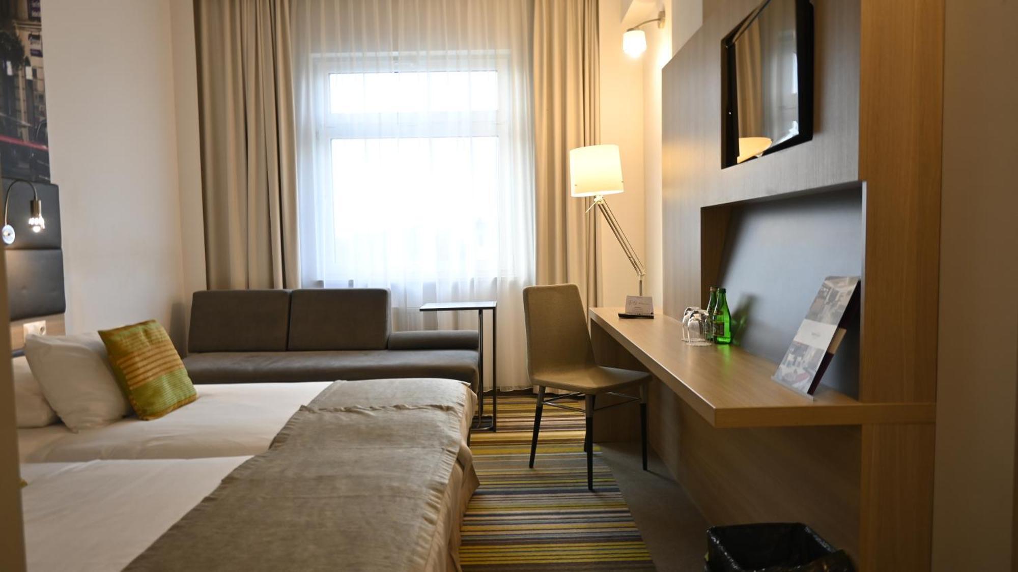 Vestil Hotel Piotrków Trybunalski Eksteriør bilde