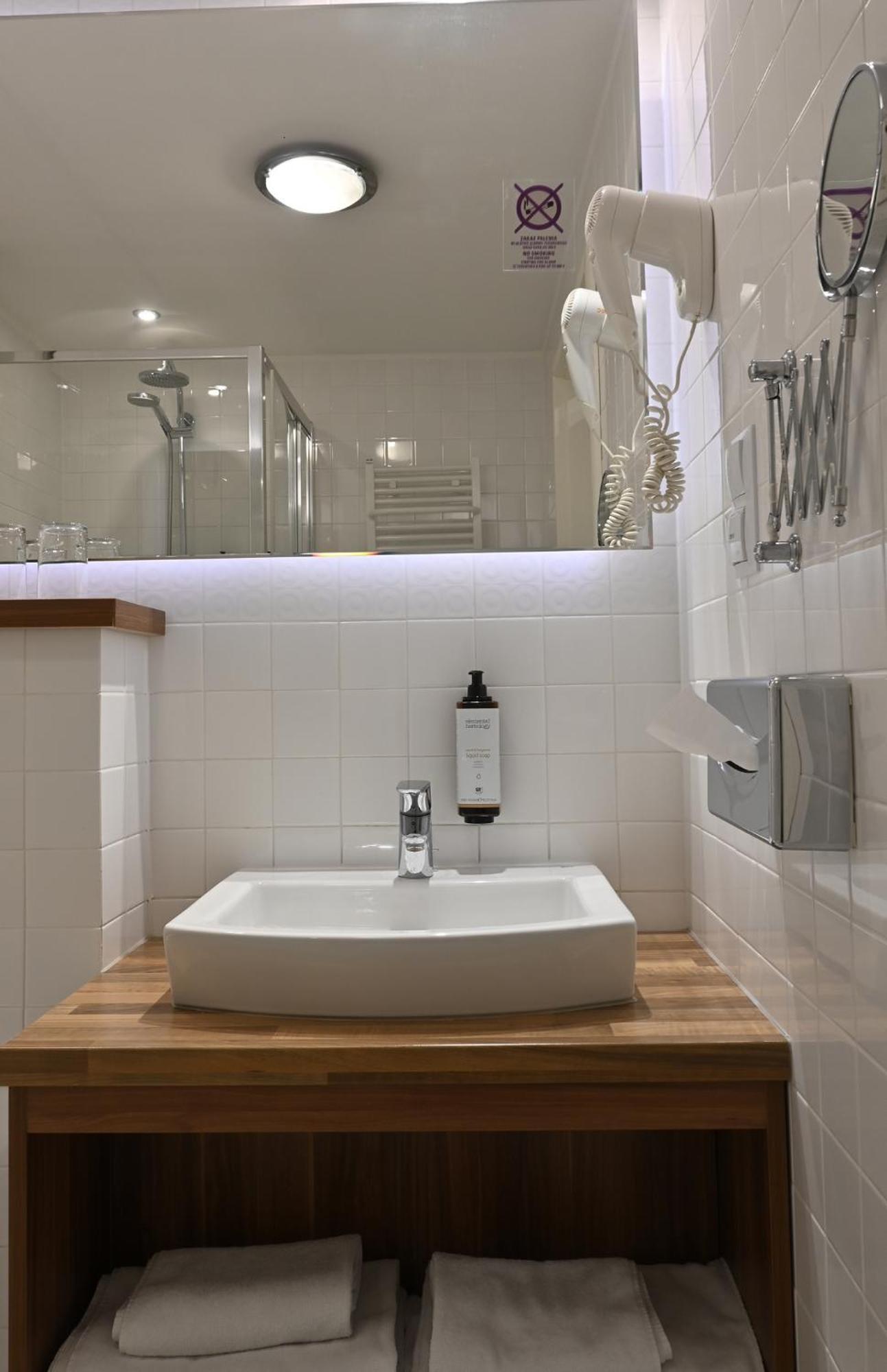 Vestil Hotel Piotrków Trybunalski Eksteriør bilde
