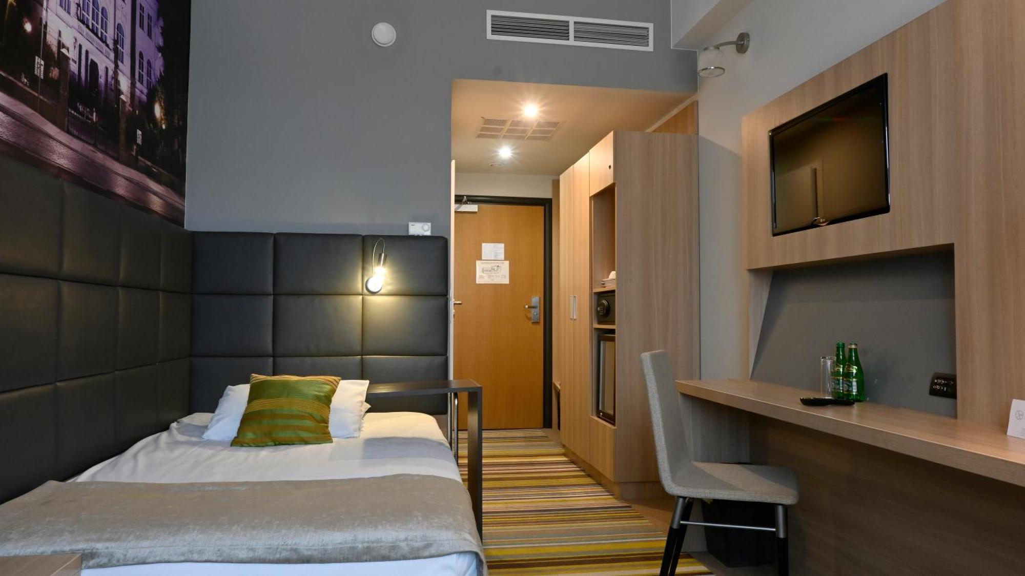 Vestil Hotel Piotrków Trybunalski Eksteriør bilde